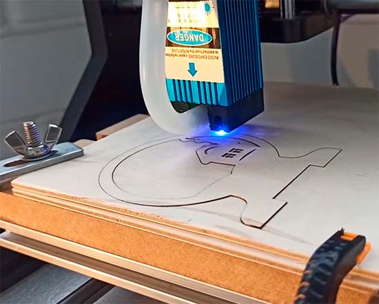 Как проходит резка фанеры лазером